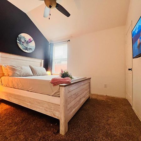Work, Play & Stay King Bed With Foosball! Aubrey 外观 照片