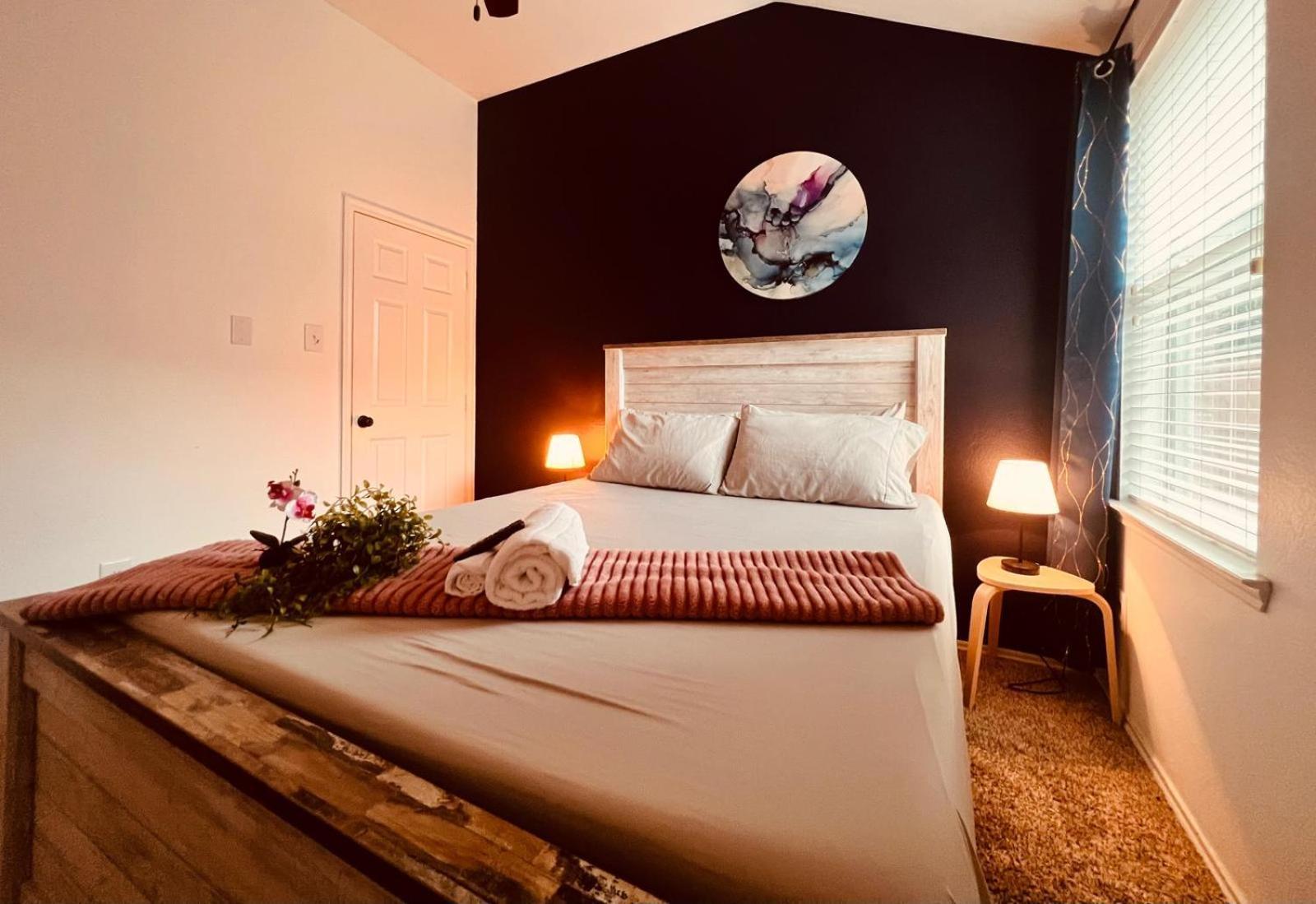Work, Play & Stay King Bed With Foosball! Aubrey 外观 照片