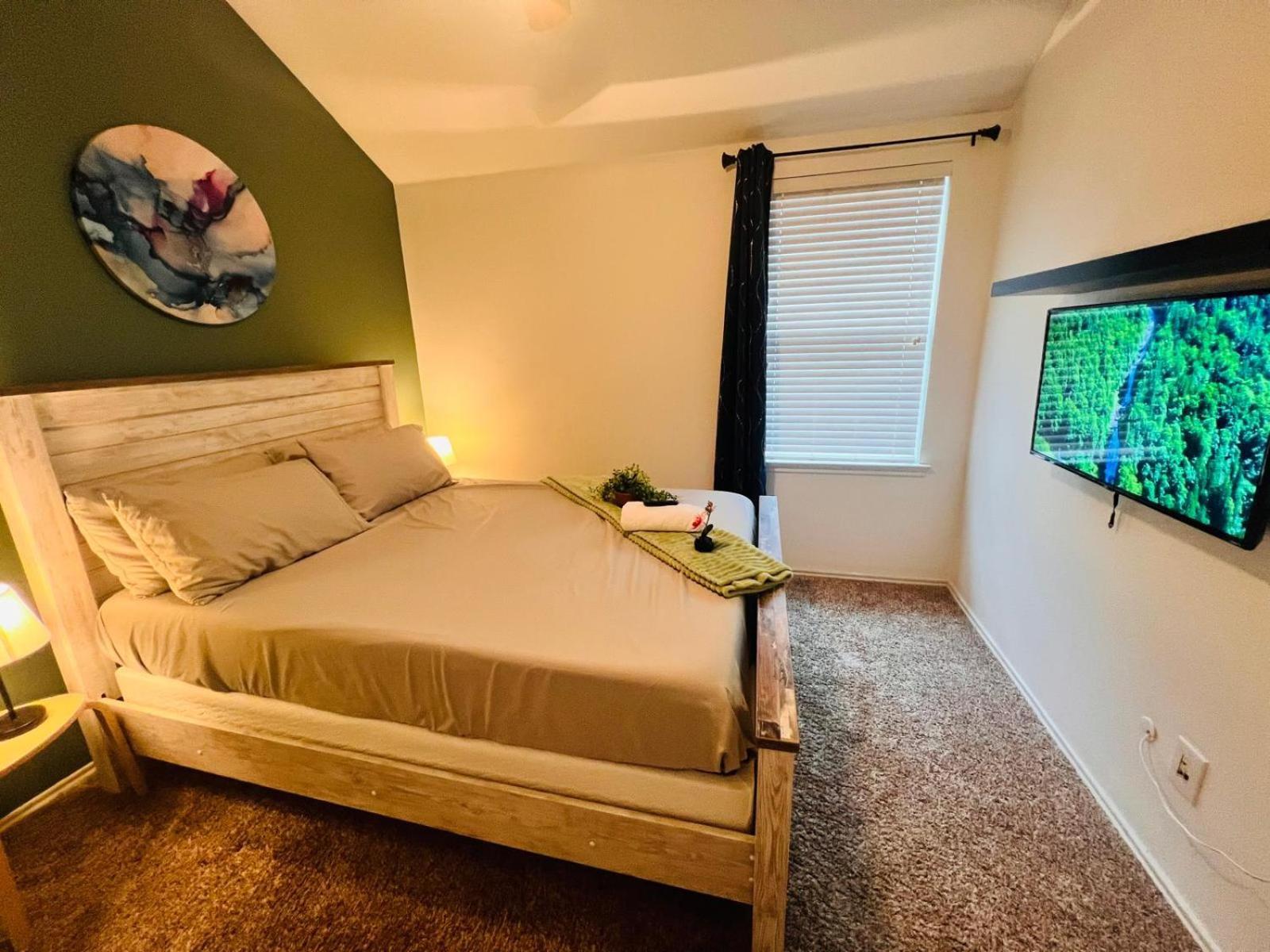 Work, Play & Stay King Bed With Foosball! Aubrey 外观 照片